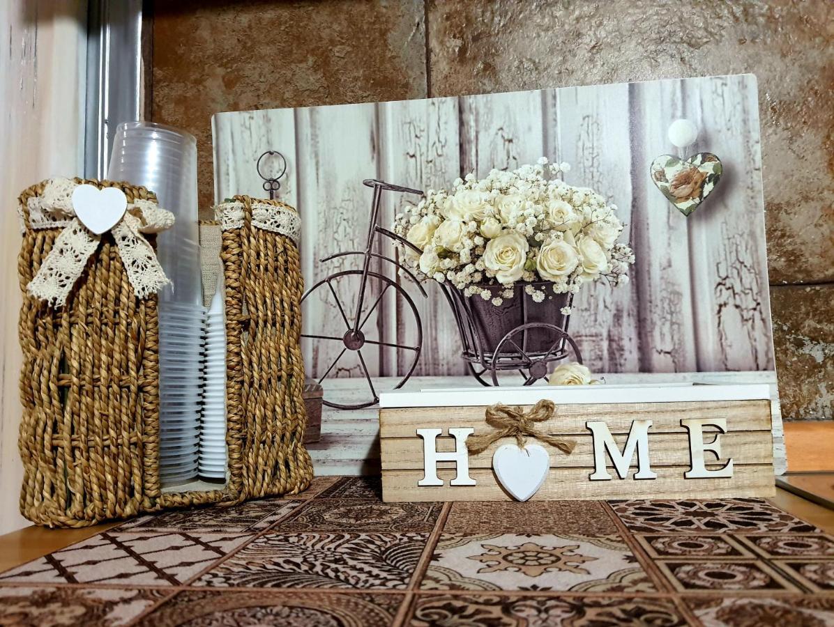 Shabby Chic Rooms Con Cucina E Giardino Privato Pomarico Εξωτερικό φωτογραφία