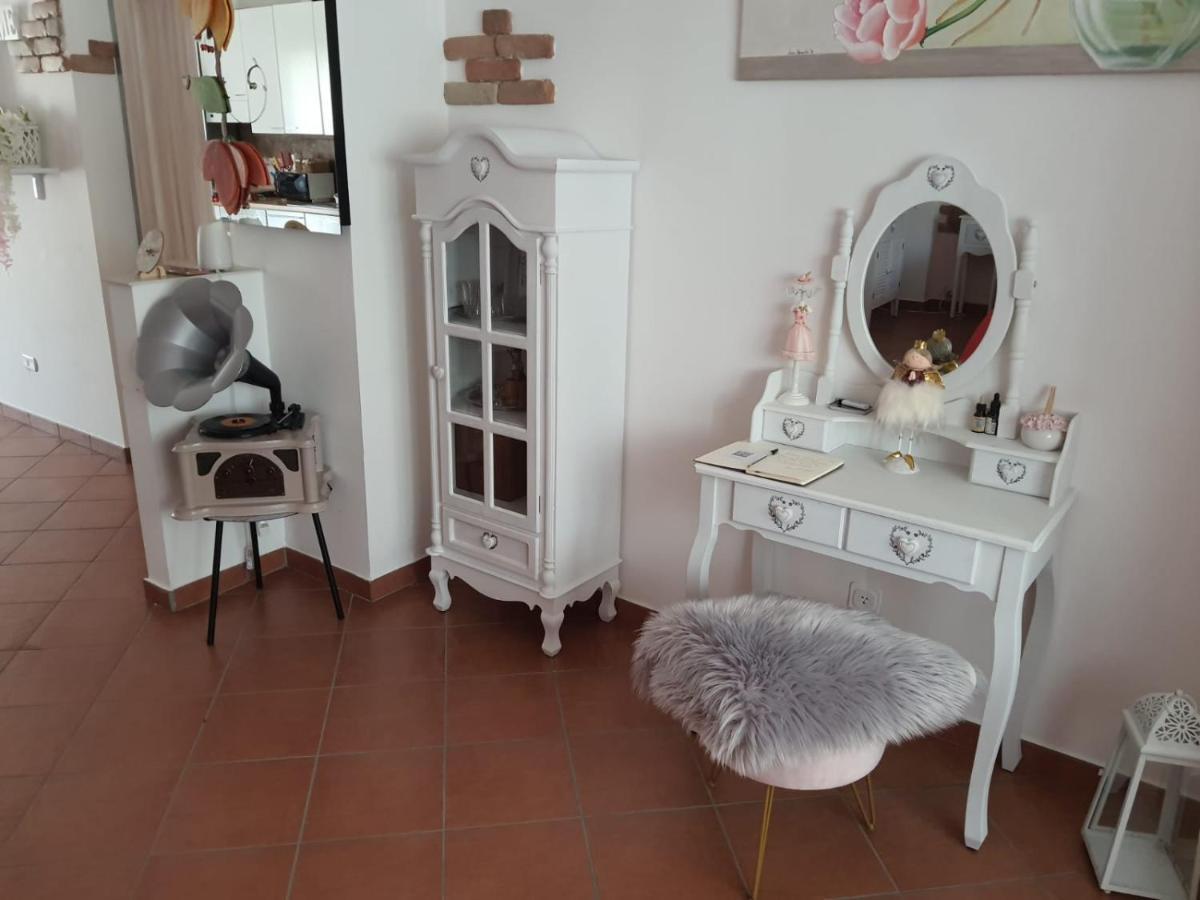 Shabby Chic Rooms Con Cucina E Giardino Privato Pomarico Εξωτερικό φωτογραφία